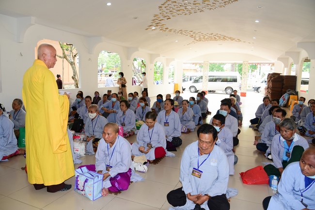 Giving gifts to oncology  patients attending One Day Retreat